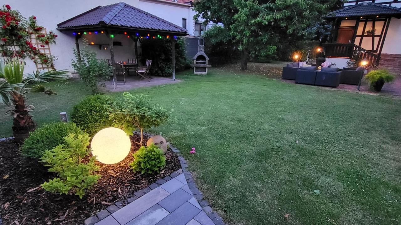 Apartments Am Saalebogen Mit Gartenterrasse, Grillkamin, Freie Parkplaetze รูโดลชตัดท์ ภายนอก รูปภาพ