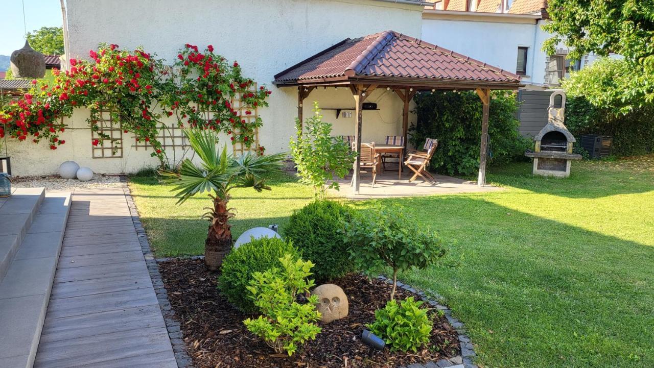 Apartments Am Saalebogen Mit Gartenterrasse, Grillkamin, Freie Parkplaetze รูโดลชตัดท์ ภายนอก รูปภาพ