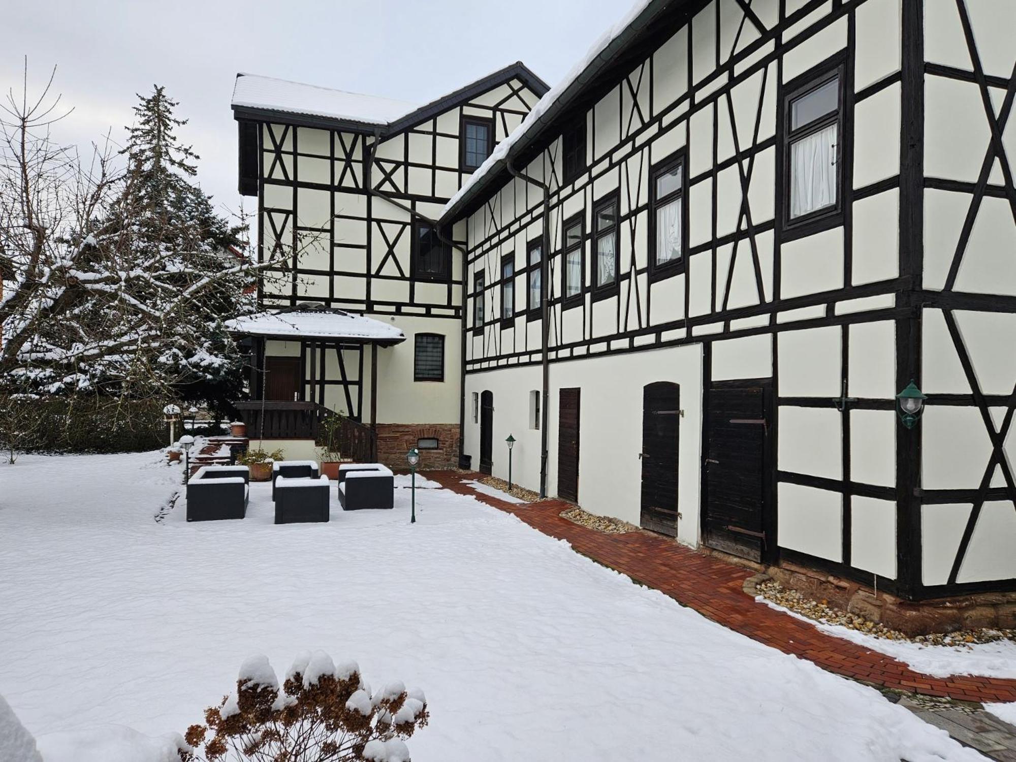 Apartments Am Saalebogen Mit Gartenterrasse, Grillkamin, Freie Parkplaetze รูโดลชตัดท์ ภายนอก รูปภาพ