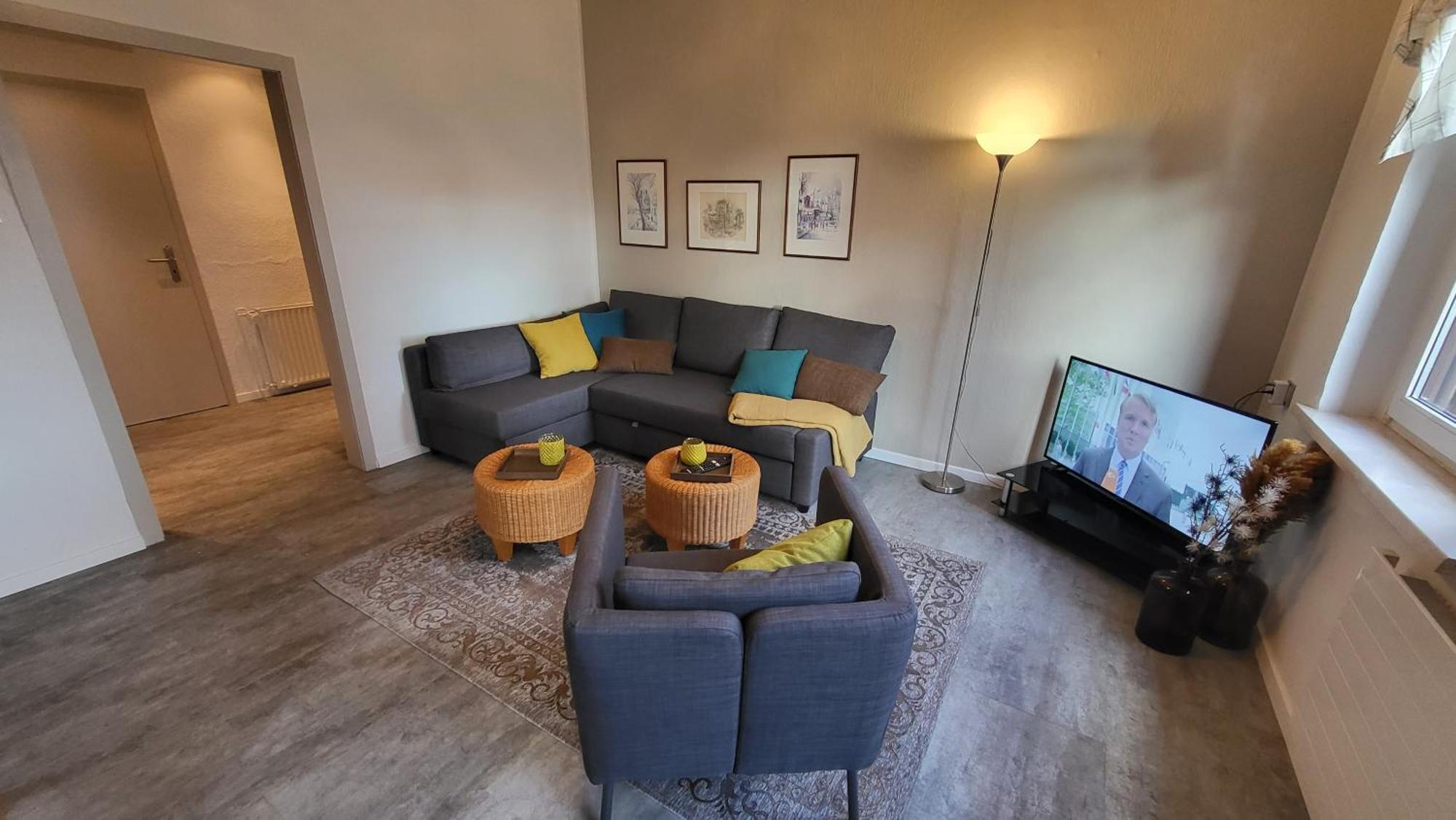 Apartments Am Saalebogen Mit Gartenterrasse, Grillkamin, Freie Parkplaetze รูโดลชตัดท์ ภายนอก รูปภาพ