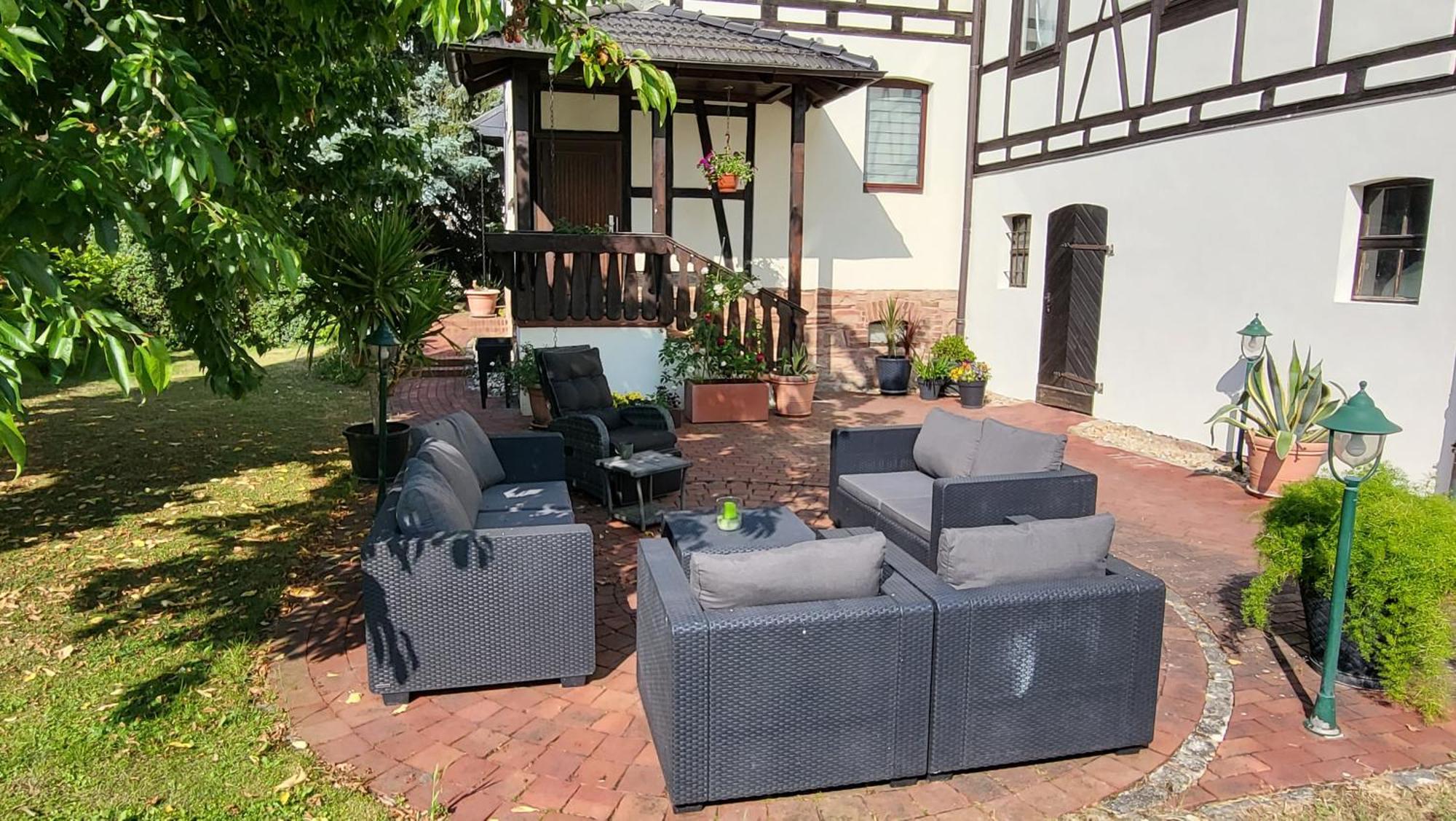 Apartments Am Saalebogen Mit Gartenterrasse, Grillkamin, Freie Parkplaetze รูโดลชตัดท์ ภายนอก รูปภาพ