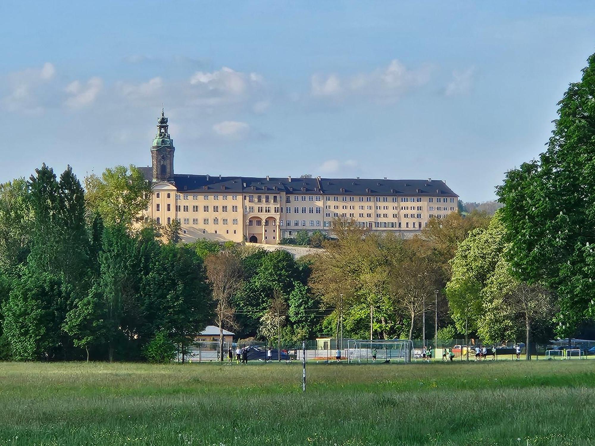 Apartments Am Saalebogen Mit Gartenterrasse, Grillkamin, Freie Parkplaetze รูโดลชตัดท์ ภายนอก รูปภาพ